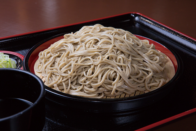 【立ち食いそば】香り高い十割そばがたっぷり300gでワンコイン! 秘伝の味「ネギたま」と合わせて楽しい小川町「韃靼 穂のか」