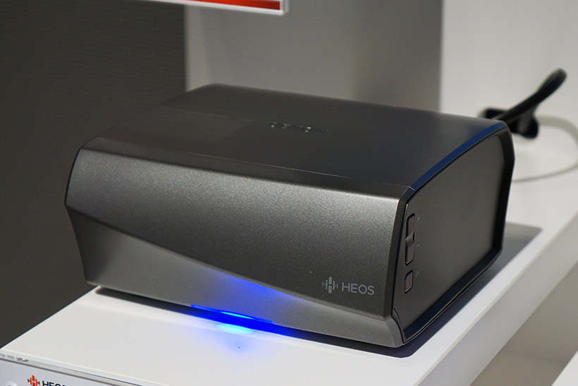 ↑HEOS Link。ワイヤレスに対応していないプレーヤーやAVアンプ、アクティブスピーカーなどと組み合わせられる