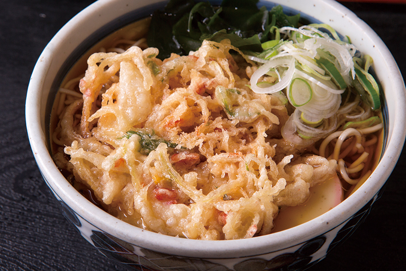 【立ち食いそば名店】「陸の孤島」なのに大繁盛!? 細身のゆでたて生麺×スッキリつゆが不思議とハマる「めん処 おばた」