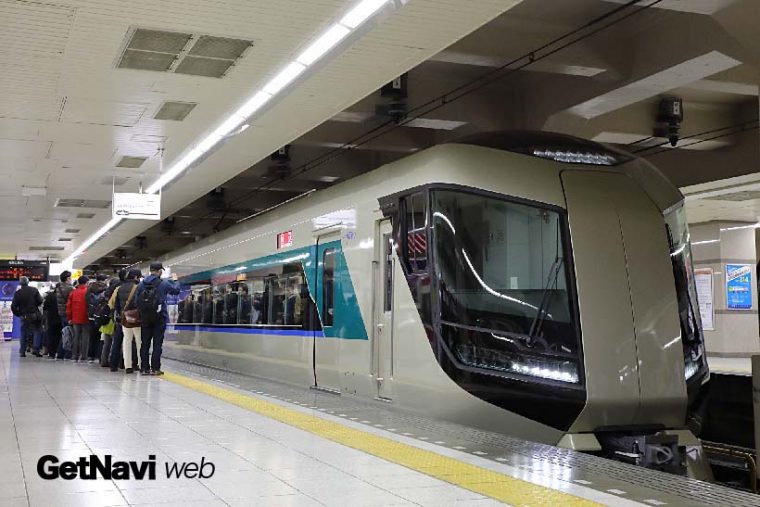 ↑試乗会用の列車が9時21分に浅草駅に入線。ツアーへの応募者も多く関心の高さがうかがえた
