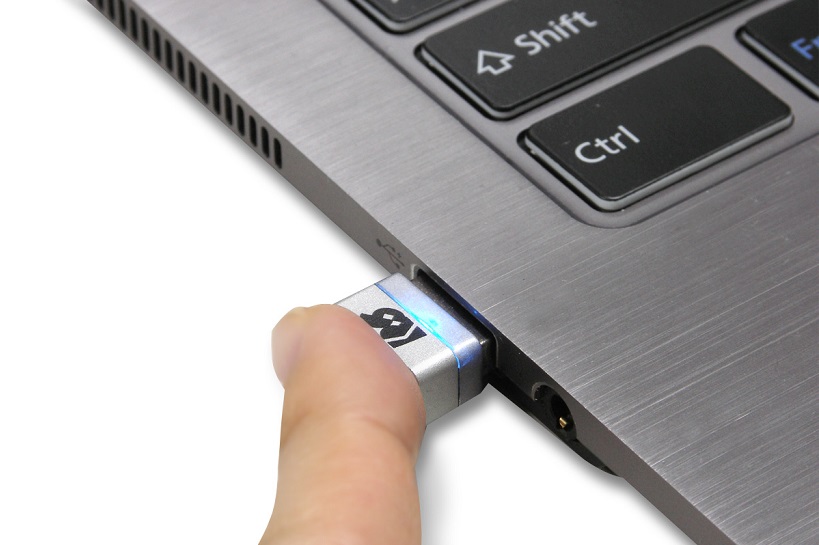 まだパスワードでログインしてるの？ PCのセキュリティを高めるUSB指紋認証センサー
