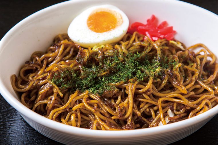 ↑焼きそば(450円)。これも麺がモチモチの食感。ご主 人が少年野球の監督をしていたとき に子どもたちに作っていたのが店の メニューになった
