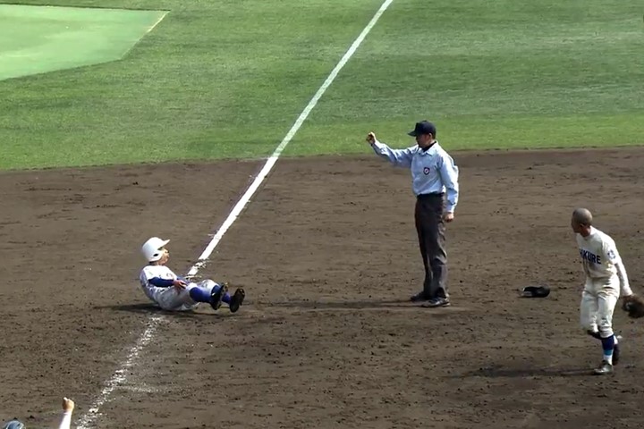 これは無念……ミラクル至学館、最後はまさかの「守備妨害」でセンバツ敗退
