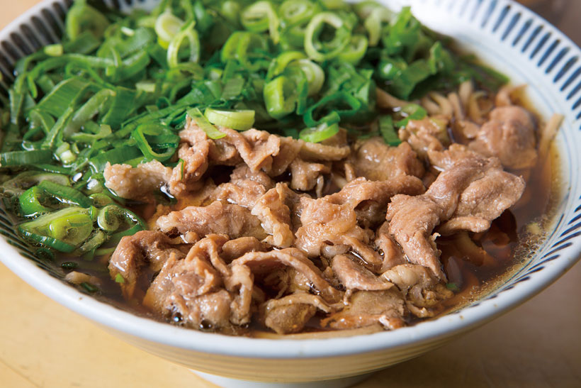 【行列の立ち食いそば】豚肉×青ねぎの黄金コンビに食欲爆発!  ゆでたて替え玉もうれしい超人気店「相州そば 関内本店」