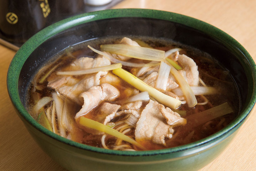 昭和が香る素朴なそばにほっとひと息…天ぷらをつまみに朝から飲めるそば好き・酒好きの天国「信濃路 蒲田店」