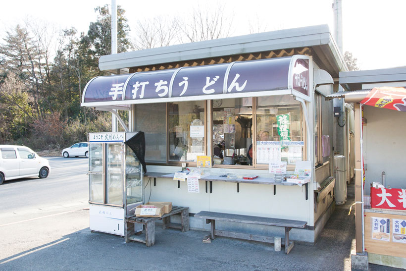 ↑「JA埼玉中央 小川直売所」に併設 された食事コーナー。生麺の販売も 行っている