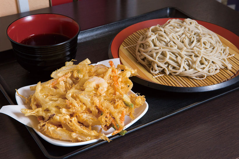 【立ち食いそば】巨大かき揚げ×十割そばのタッグは満足度が違う! 豪華な「かけそば」もうれしい新橋「蕎麦いっきゅう」