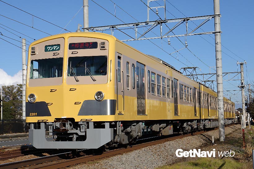 ↑駿豆線の1300系。西武鉄道・新101系として誕生したころの色が復元された