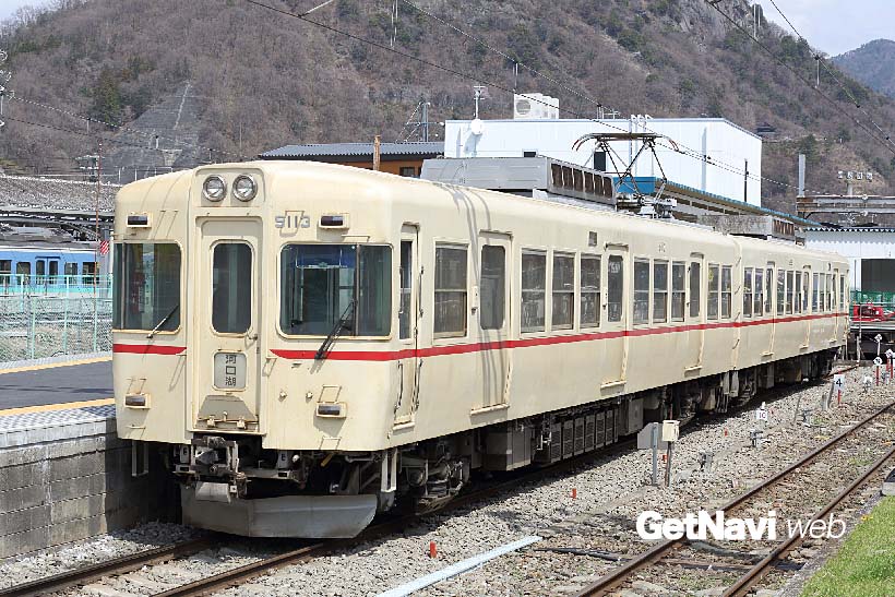 ↑クリーム色に赤の細い帯は元京王電鉄5000系のオリジナル色。京王当時の車両番号が付く