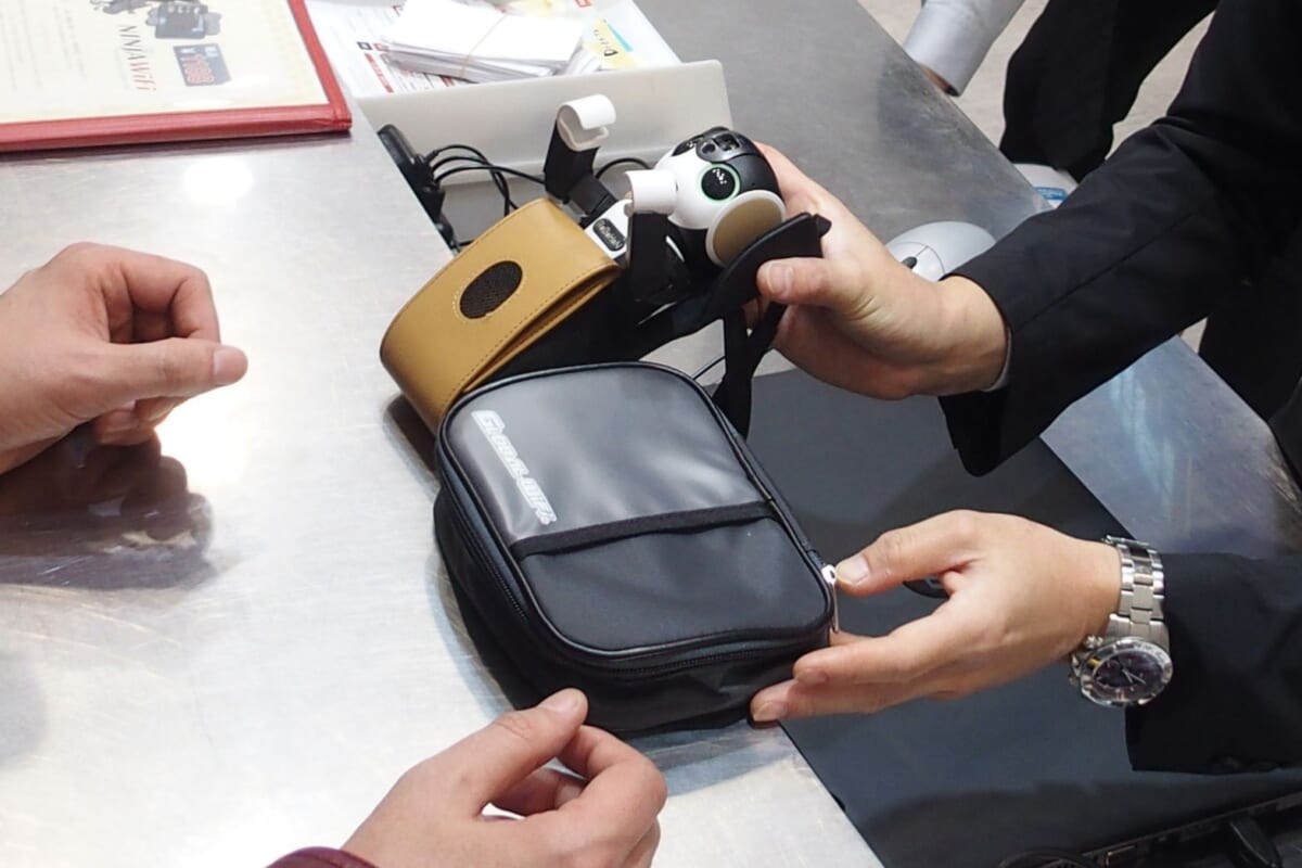 これは訪日外国人も大喜びしそう! 24時間1500円～でロボホンが観光案内役に