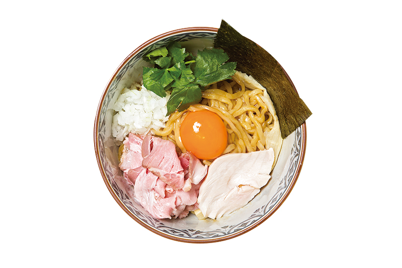 この濃いめのうまみがヤミツキに! クルマ必須の立地でも行列が絶えない本川越の「中華そば 四つ葉」