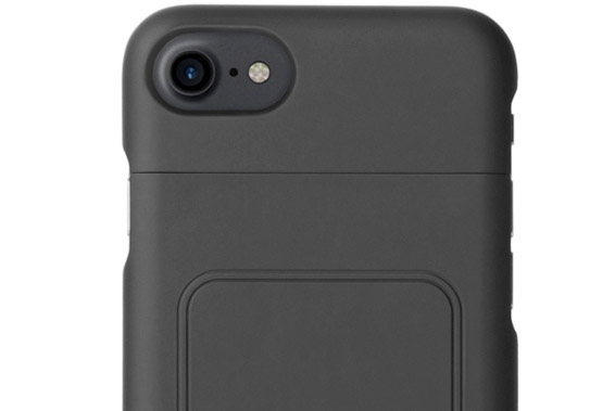 ↑ワイヤレス充電専用ケース iPhone 7用 9720円、iPhone 7 Plus用 1万800円