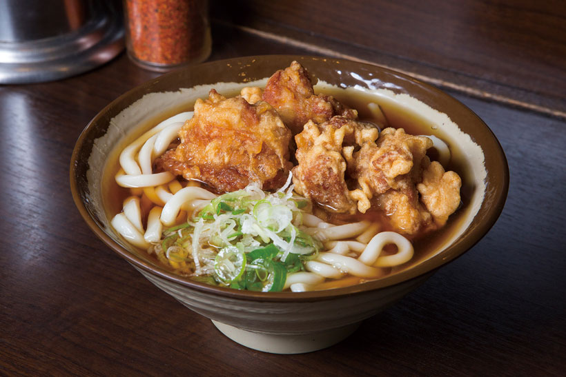 ↑鳥唐揚げうどん(360円)。大ぶりの鳥唐揚げが3つ入って満足感高し。下味に中 華味のスープと玉子を使っている