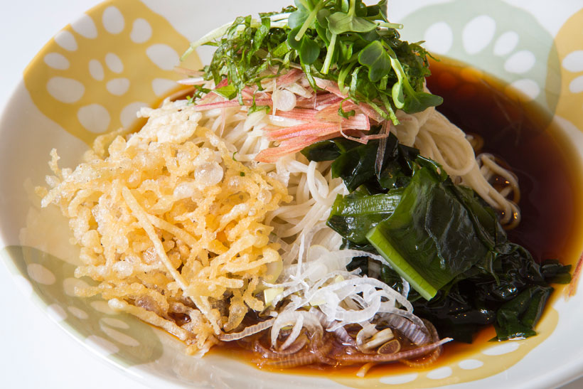 【そば名店】味、見た目とも涼やかすぎる! 名物「薬味そば」がカフェ感覚で楽しめる内幸町「SOBA CAFE FUKU」