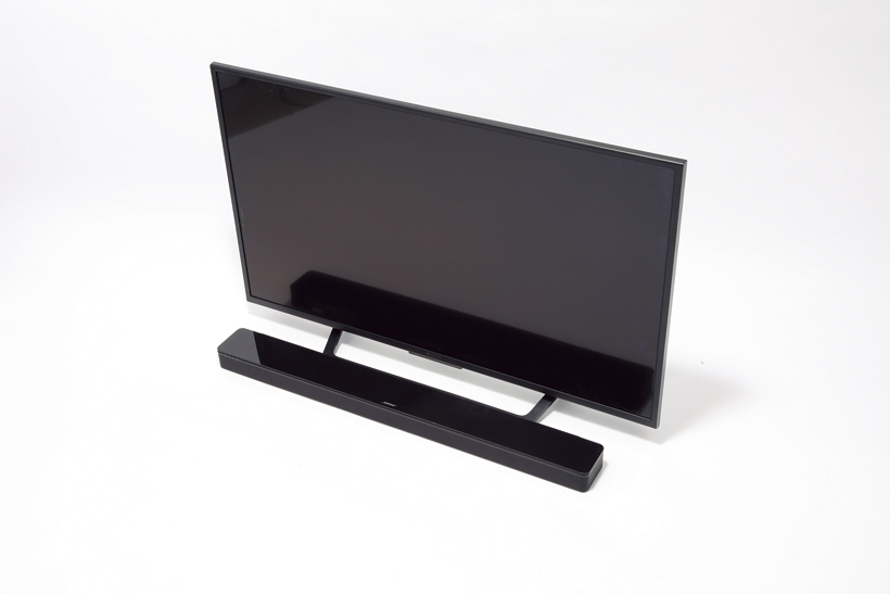 ↑バースピーカーのみで完結。本体のHDMI端子とテレビのHDMI ARC(ない場合は光デジタル端子)を接続する