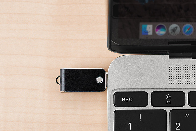 MacBookユーザーにオススメ! データのやりとりに使えるUSB Type-C対応のUSBメモリ