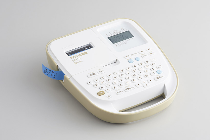 今度のテプラはラベルだけじゃない! ネームタグも作れる「テプラ PRO SR170」