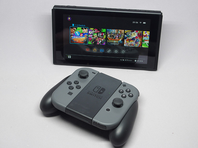 ↑本体を立てて、ディスプレイとして遊ぶ、テーブルモード