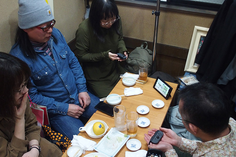 ↑みんな初めて触るNintendo Switchに興味津々です