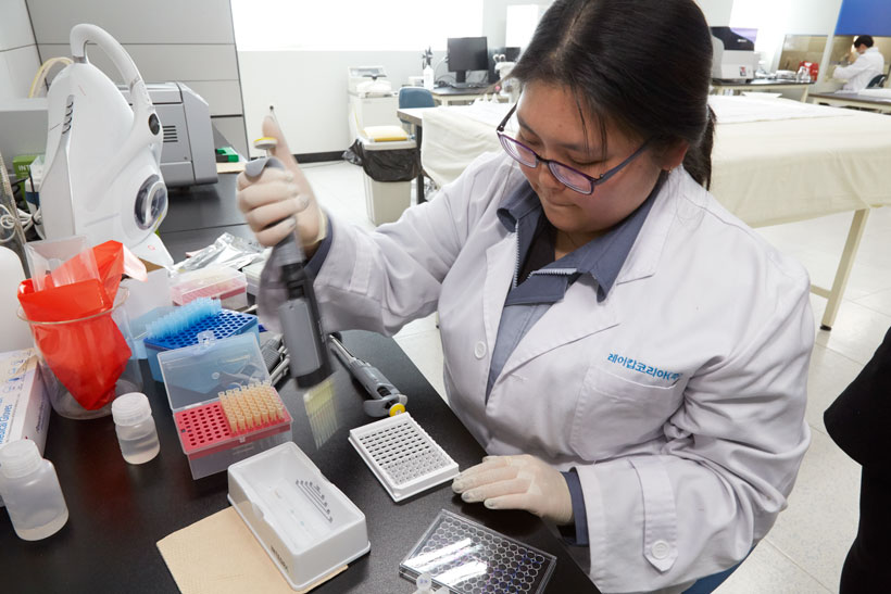 「※レイコップ調べ」の意識が激変する実験「イライザ」とは? 韓国の研究施設の中枢に日本メディアで初潜入!