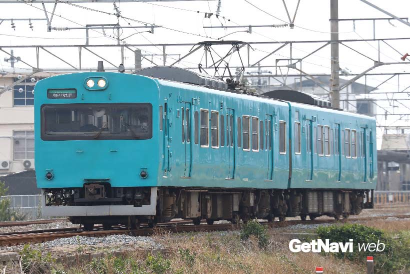 ↑この電車は何系と思われるぐらいリメイクされた113系。紀勢本線の御坊駅〜紀伊田辺駅間を走る