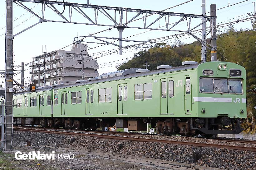 ↑関西本線を走る103系。201系に比べて103系は関西本線に限ってみれば少なくなりつつある