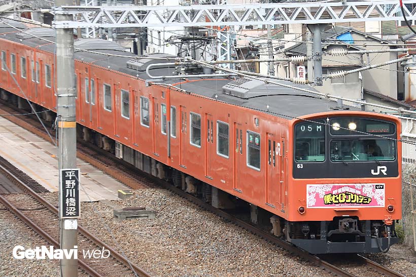 ↑大阪環状線を走る201系電車。323系が多数を占める中で、201系の運行は極端に減ってきた