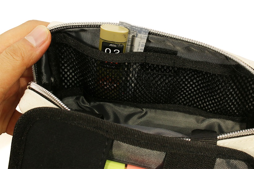 ↑メッシュポケットは小物の仕分け収納に最適