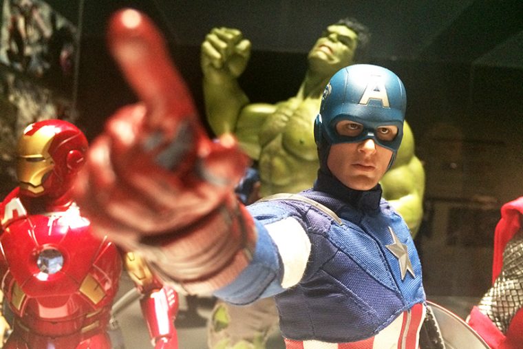 ↑《CINEMATIC UNIVERSE》では、作品に登場したヒーローたちのフィギュアも展示。写真は2012年公開の『アベンジャーズ』