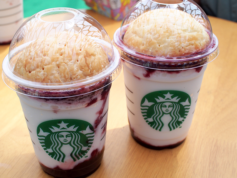 ↑ドーム状のパイがフラペチーノを覆っているのがポイント