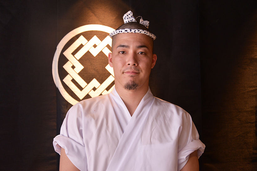 ↑鳥かどの焼き手・小野田幸平さん。池川さんの弟子であり、焼鳥達人の会にもスタッフとして参加しています