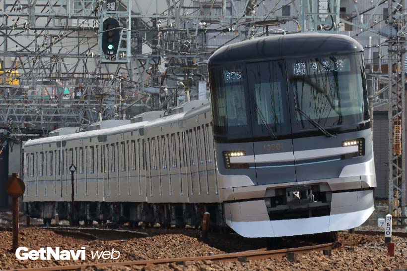 ↑東京メトロ13000系は4扉7両編成で統一。日比谷線の新しい顔となる予定の新型車両だ