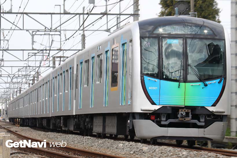 ↑平日はビジネス用座席指定車両として、休日は観光用座席指定列車として走る西武40000系