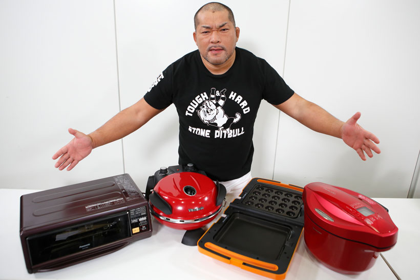 たった一人で7人の胃袋を満たせるか? 料理好きプロレスラーが最新調理家電を駆使してパーティ料理に挑戦！