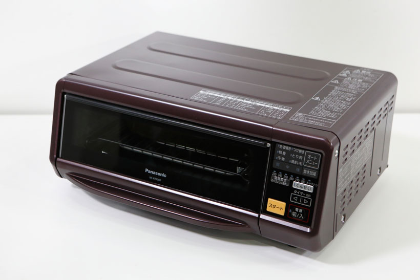 ↑焼き魚なども焼けるロースター「けむらん亭 NF-RT1000」。煙がほとんど庫外に漏れ出ないため、なんと室内で手軽に燻製が作れます
