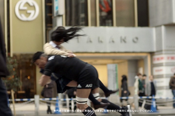 ラグビー世界王者「オールブラックス」が東京の街で大暴れ! そのワケとは?