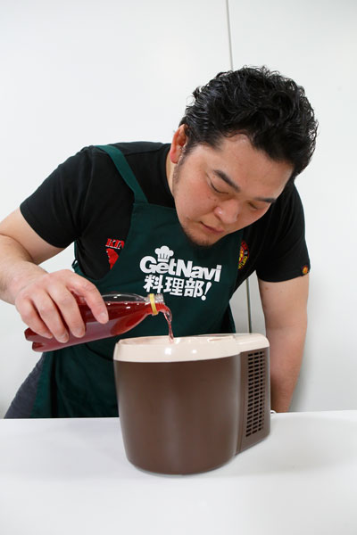 ↑「ジュースを内側の線まで入れて、『シャーベット』ボタンを押す……って、え? これだけ?」と、あまりの簡単さに矢野選手は驚いた様子