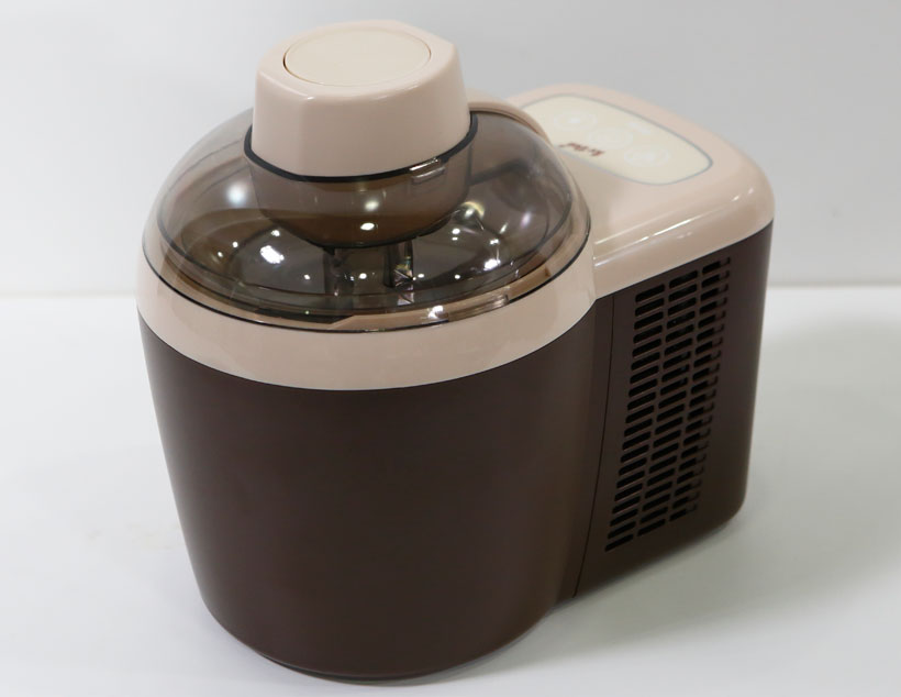↑材料を入れれば、あとはボタン一つでアイスクリームが作れる「アイスデリ JL-ICM700A」