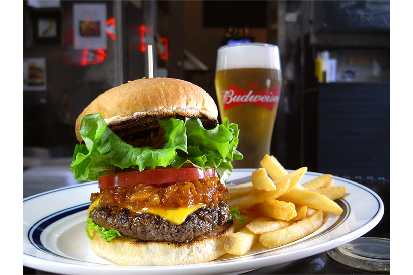 昔はバナナ倉庫だった!? 自家製バンズと炭火焼きパティが自慢の天王町「BURGERS NEW YORK」