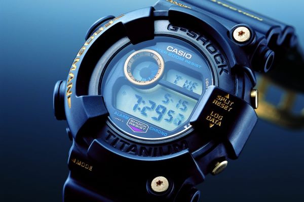 【G-SHOCK列伝5】タフなフォルムにブラック＆ゴールド! 歴代最高峰の存在感を放つ伝説のフロッグマン