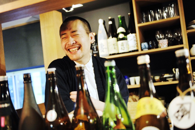 店主の梅澤豪さん。「Umebachee!は自分を成長させてくれる場所」と言い、常に新たな表現を考えている