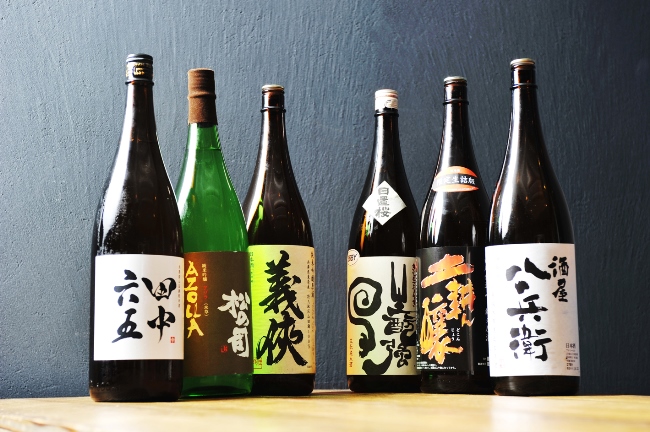 左の3本が速醸のお酒、右の三本が生酛・山廃のお酒。右から「田中六五(白糸酒造/福岡)」、「松の司 純米吟醸 AZORA(松瀬酒造/滋賀)」、「義侠 純米吟醸原酒(山忠本家酒造/愛知)」、「日置桜 生酛 強力(山根酒造場/鳥取)」、「磐城壽 土耕ん醸 山廃純米原酒生詰(鈴木酒造店/山形・福島)」「酒屋八兵衛 山廃純米(元坂酒造/三重)」