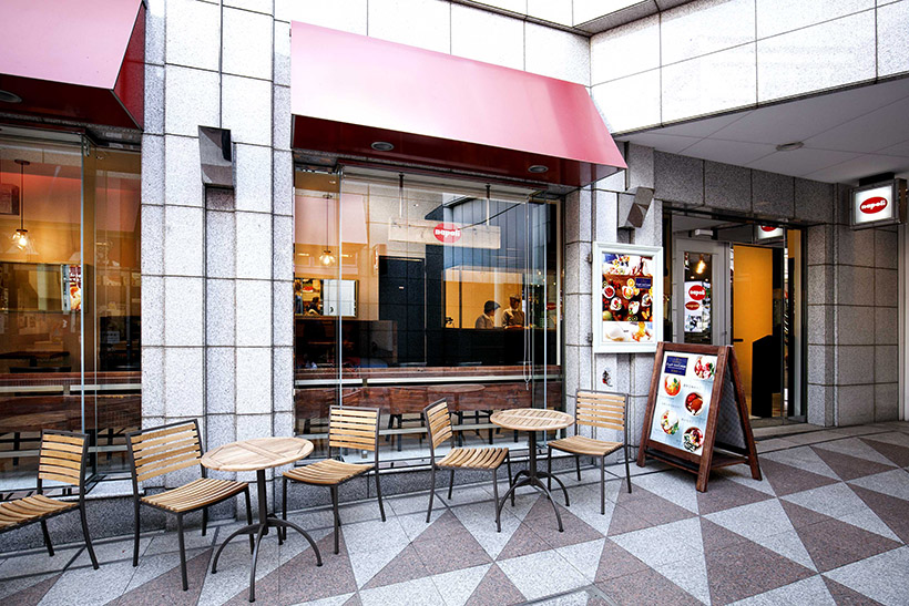↑ナポリの店舗外観