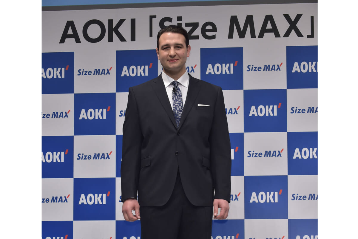 筋肉ムキムキでも窮屈にならない! アスリートのための最強スーツ「アスリートMAXスーツ」が誕生