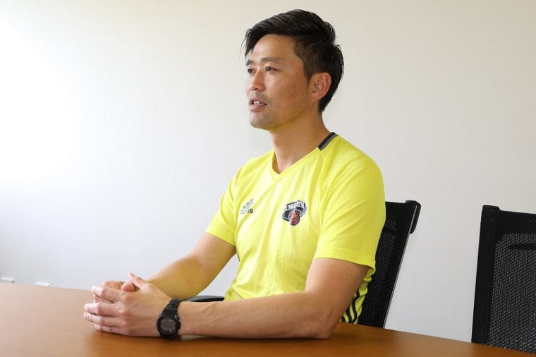 ↑語り口は穏やかだが、言葉の端々にたしかな熱がある。ラグビーに欠かせない冷静さと情熱を併せ持つ指導者だ