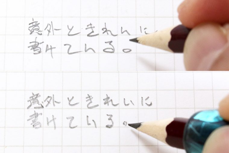 ↑グリップなし(上)とあり(下)で文字を比較。低レベルではあるが、あきらかにマシな字にはなっている