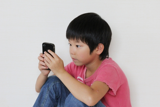 ついに大台、中学生の半数以上がスマホを利用――どんなことに使っているの？