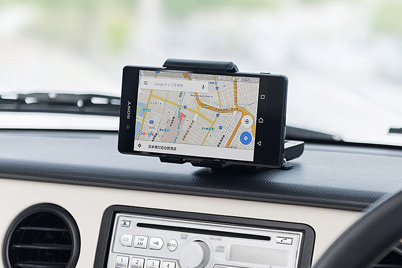 カーナビアプリに便利! スマホを簡単にダッシュボードに設置できる車載ホルダー