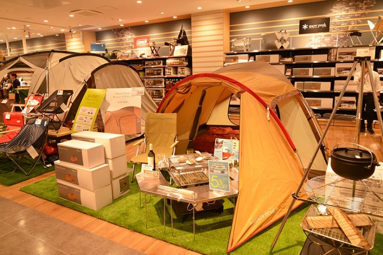 ↑スノーピークの常設展示販売がされていたり
