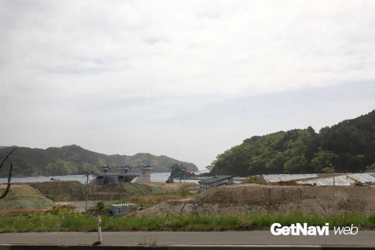 ↑唐丹駅前の現状、国道45号の海側では元住宅地のかさ上げ工事が始まっていた